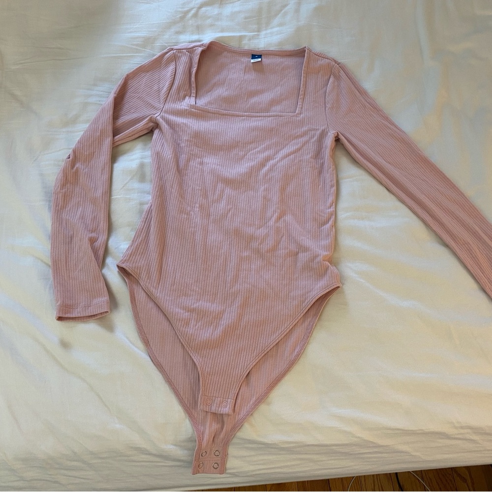 Women’s Medium Pink Ribbed Bodysuit